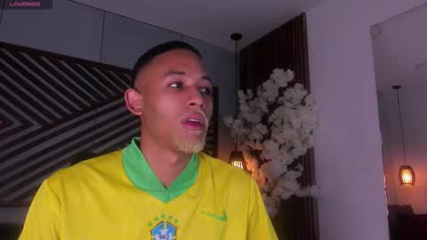 bento_fox online show from December 21, 2025, 3:35 am