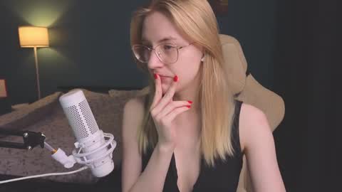 Alice online show from December 5, 2024, 7:49 pm