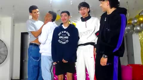 benz boys online show from February 3, 2025, 12:25 pm