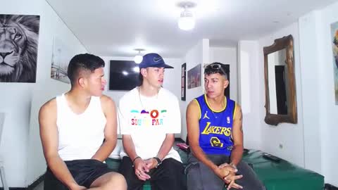 benz boys online show from September 12, 2025, 12:27 pm