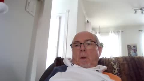 bernard1102 online show from December 4, 2024, 2:48 pm