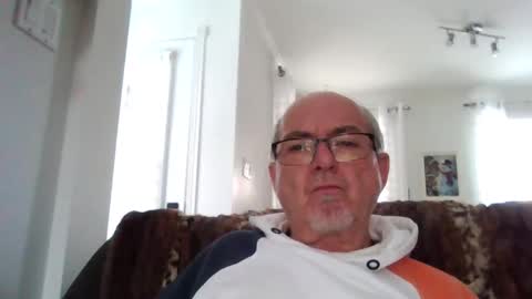 bernard1102 online show from December 13, 2024, 7:21 pm