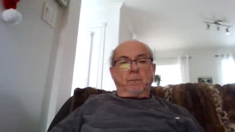 bernard1102 online show from December 18, 2024, 1:34 pm