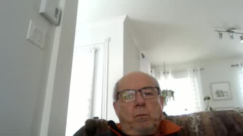 bernard1102 online show from February 21, 2025, 2:06 pm