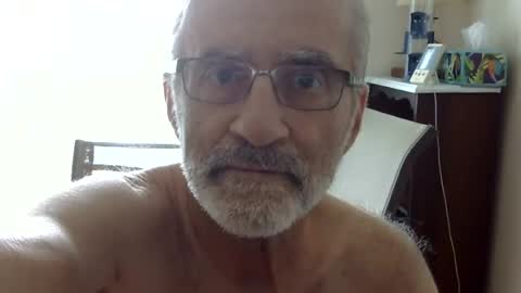 Snapshot of bernardnoble chatting on June 19, 2026, 4:44 pm Bernie Noble online show from June 19, 2026, 4:44 pm