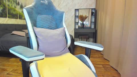 Im Lola online show from February 8, 2025, 11:12 am