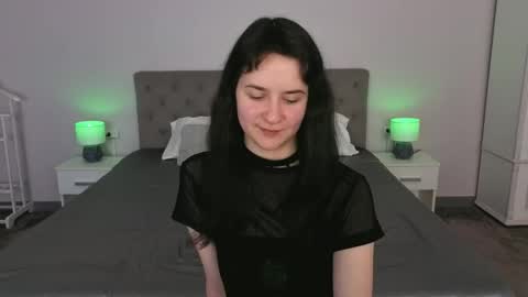 Violette online show from April 27, 2026, 8:18 pm