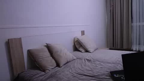 Alex and Victoria online show from March 1, 2026, 6:43 pm