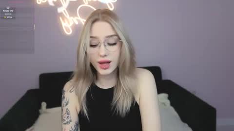 Danny and Kira online show from October 17, 2025, 8:28 am