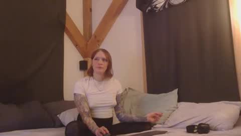 Snapshot of betsybradcock chatting on December 18, 2025, 6:47 pm Betsy online show from December 18, 2025, 6:47 pm