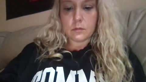 Snapshot of betteroffdeadduh chatting on February 2, 2025, 12:09 am that one bitch3 online show from February 2, 2025, 12:09 am