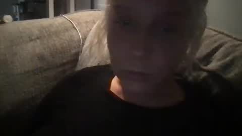 Snapshot of betteroffdeadduh chatting on September 18, 2025, 1:40 am that one bitch3 online show from September 18, 2025, 1:40 am
