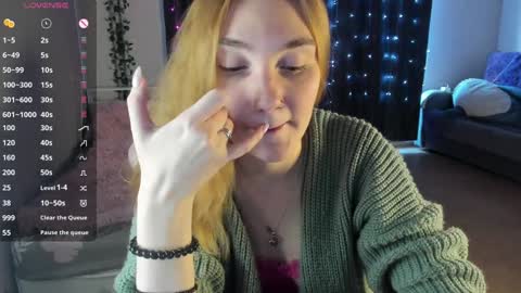 Snapshot of betty_witchy chatting on February 3, 2025, 5:07 am Dory make me happier online show from February 3, 2025, 5:07 am