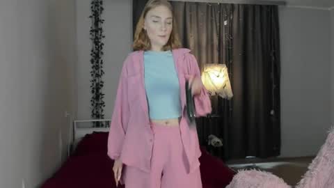 Snapshot of betty_witchy chatting on September 12, 2025, 2:44 am Dory make me happier online show from September 12, 2025, 2:44 am