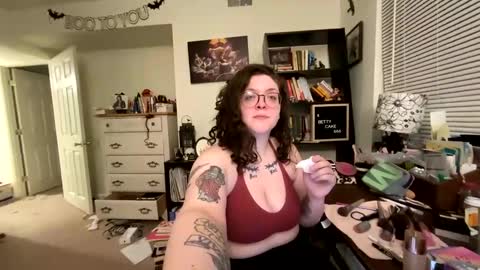 Snapshot of bettycake666 chatting on February 10, 2025, 3:46 am Betty Cake online show from February 10, 2025, 3:46 am
