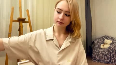 Hinata online show from February 16, 2026, 12:23 pm