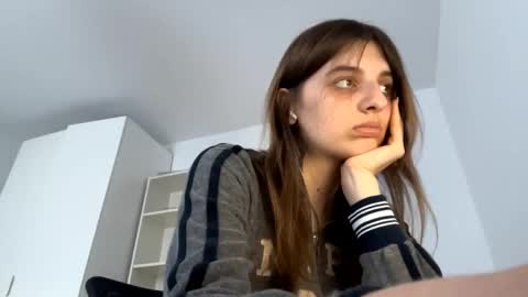 Lina online show from May 3, 2026, 4:46 pm