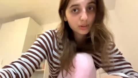Snapshot of beulahweikert chatting on May 24, 2026, 5:51 pm Lina online show from May 24, 2026, 5:51 pm