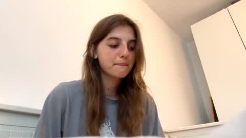 Snapshot of beulahweikert chatting on June 19, 2026, 5:06 pm Lina online show from June 19, 2026, 5:06 pm