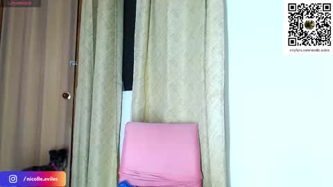 Nicolle Aviles online show from December 18, 2025, 3:01 am