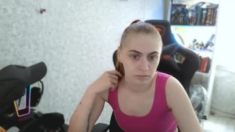 beverly_yay online show from April 27, 2026, 1:09 pm