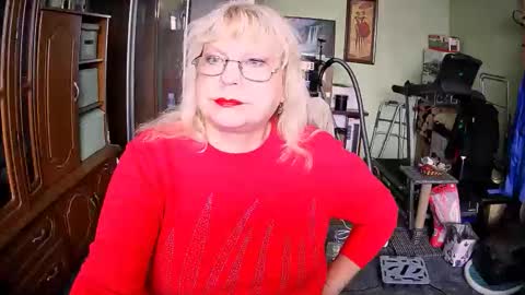 BeverlyCynia online show from September 30, 2025, 11:04 am