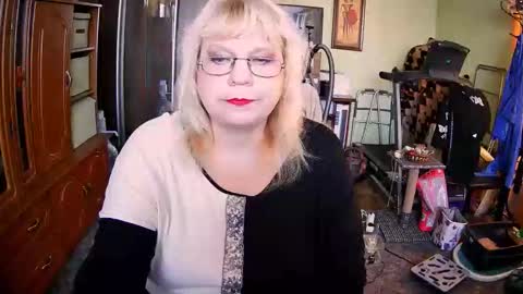Snapshot of beverlyqcynia chatting on October 4, 2025, 11:08 am BeverlyQCynia online show from October 4, 2025, 11:08 am