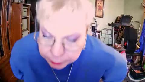 Snapshot of beverlyqcynia chatting on October 13, 2025, 11:10 am BeverlyQCynia online show from October 13, 2025, 11:10 am