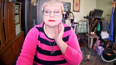 Snapshot of beverlyqcynia chatting on October 23, 2025, 10:47 am BeverlyQCynia online show from October 23, 2025, 10:47 am