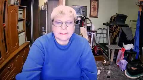 Snapshot of beverlyqcynia chatting on October 28, 2025, 11:58 am BeverlyQCynia online show from October 28, 2025, 11:58 am