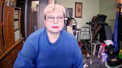 Snapshot of beverlyqcynia chatting on November 1, 2025, 12:18 pm BeverlyQCynia online show from November 1, 2025, 12:18 pm