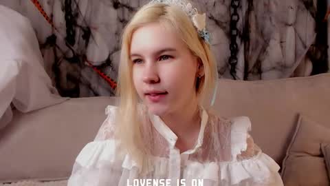 Snapshot of bezuya chatting on November 6, 2025, 2:01 am Eliz online show from November 6, 2025, 2:01 am