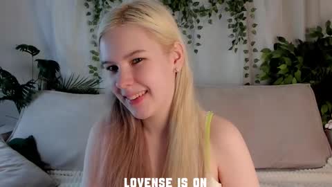 Eliz online show from November 23, 2025, 1:49 am