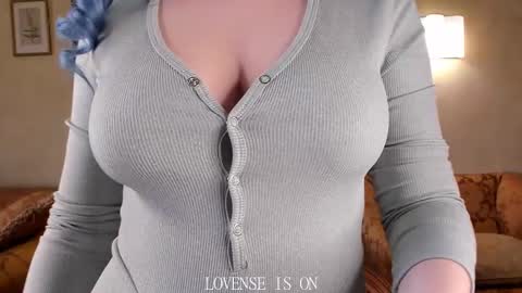 Eliz online show from March 13, 2026, 2:18 am