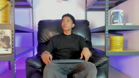 bhruno_diaz online show from June 7, 2026, 5:00 am