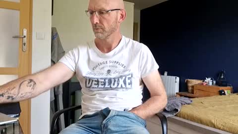 My name is David and if you like public exhibitions you wont be disappointed with me LoL - My favorite vibes is 44  online show from March 23, 2026, 9:02 am