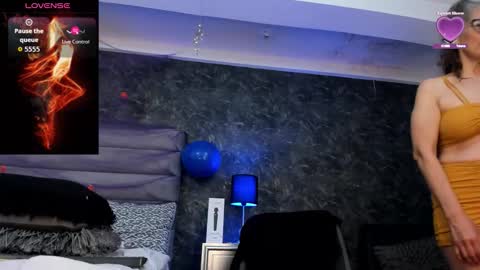 Snapshot of bianca_bella_ chatting on November 9, 2025, 12:03 pm BESHA... online show from November 9, 2025, 12:03 pm