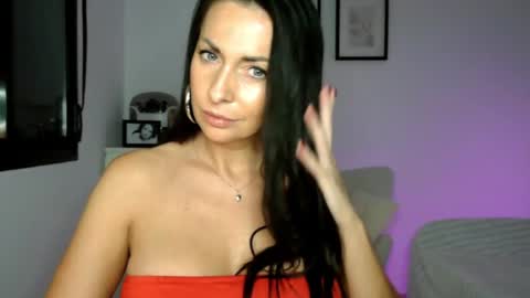 Snapshot of bianca_erotic chatting on November 2, 2025, 10:23 pm B I A N C A online show from November 2, 2025, 10:23 pm