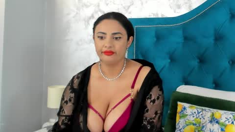 Snapshot of bianca_vale chatting on May 31, 2026, 5:48 am Bianca Vale online show from May 31, 2026, 5:48 am