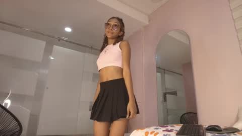 biancaa__18 online show from December 17, 2025, 7:42 pm