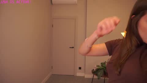 Ophelia online show from October 22, 2025, 7:02 pm