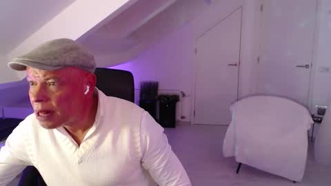 Snapshot of bickel chatting on November 26, 2025, 2:12 am Bickel online show from November 26, 2025, 2:12 am