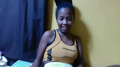 bienvenue987832 online show from April 18, 2026, 7:58 pm
