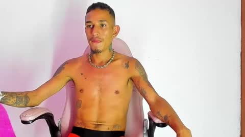 Stiven Leon online show from February 6, 2025, 4:42 am