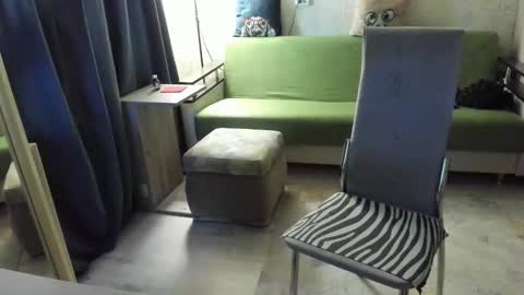 mom online show from September 29, 2025, 2:06 am