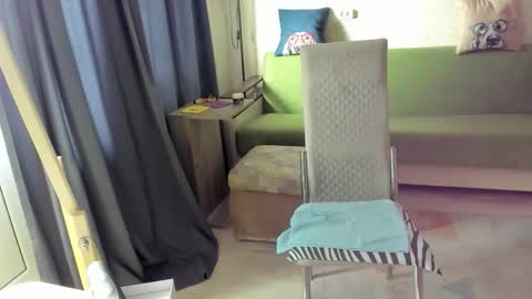 mom online show from April 17, 2026, 3:42 am