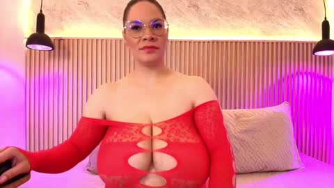 Tell me Sophia  online show from October 1, 2025, 8:04 pm