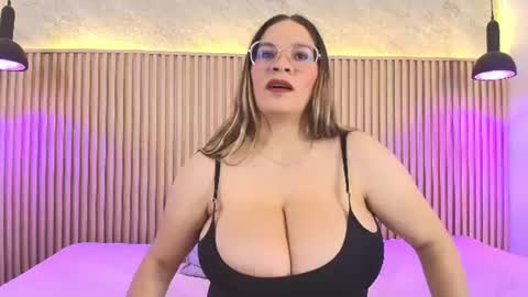 Snapshot of big_tits_in_your_face chatting on June 26, 2026, 9:30 pm Tell me Sophia online show from June 26, 2026, 9:30 pm