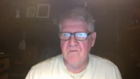 Snapshot of bigbeerdrinker1 chatting on October 28, 2025, 5:44 am bigbeerdrinker online show from October 28, 2025, 5:44 am