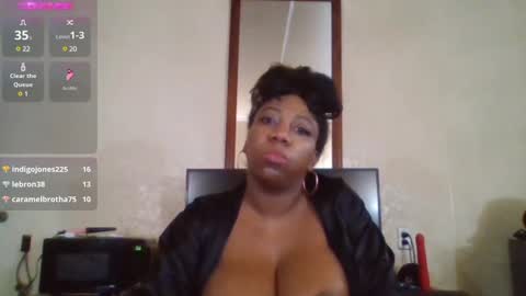 Snapshot of bigboobs_bouncin chatting on December 17, 2024, 1:50 am Ashley online show from December 17, 2024, 1:50 am